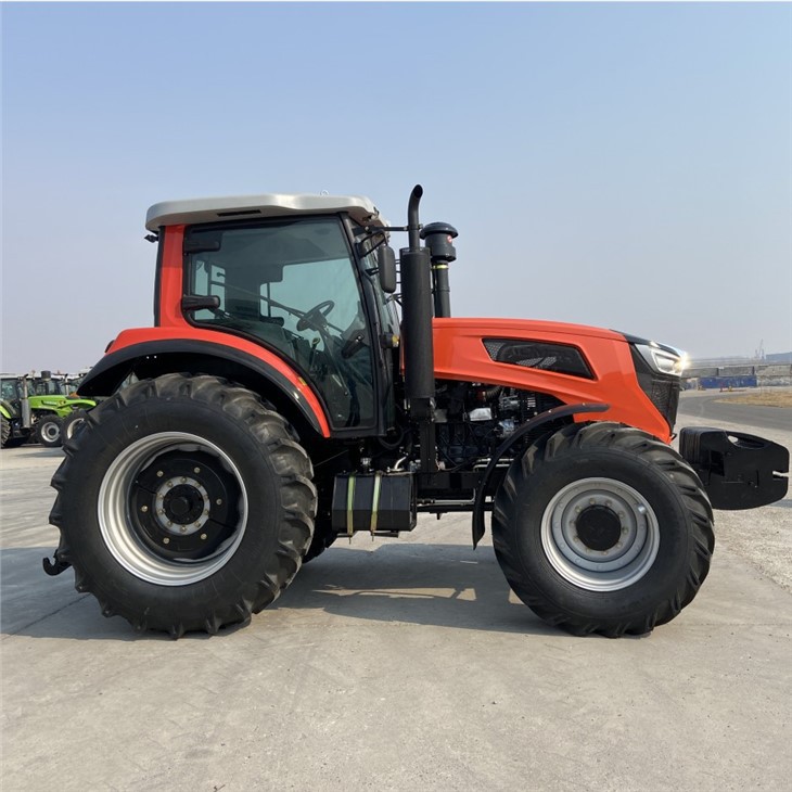 220 HORSE POWER 4 WHEEL DRIVE GEOMETRY BRAND TRACTOR