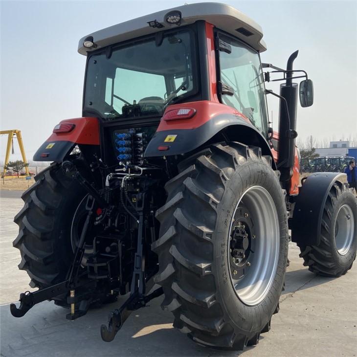 220 HORSE POWER 4 WHEEL DRIVE GEOMETRY BRAND TRACTOR