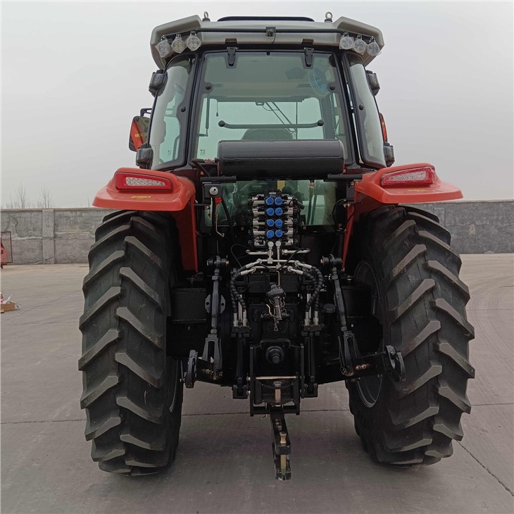 GEOMETRY BRAND 200 HORSE POWER 4 WHEEL DRIVE TRACTOR