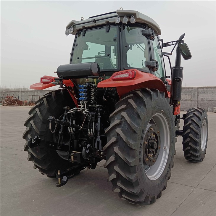 GEOMETRY BRAND 200 HORSE POWER 4 WHEEL DRIVE TRACTOR