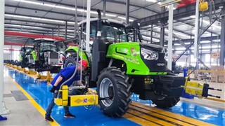 Al 30-lea000tractor de mare putere a ieșit de pe linia de producție