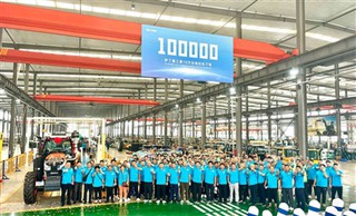 Milestone! The 100,000th Tractor Of Sadin Heavy Industry Rolled Off The Assembly