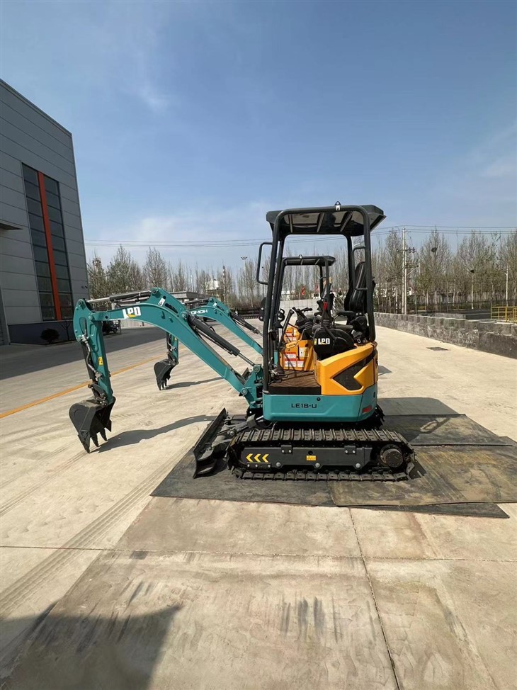 R308 Road Work Excavator