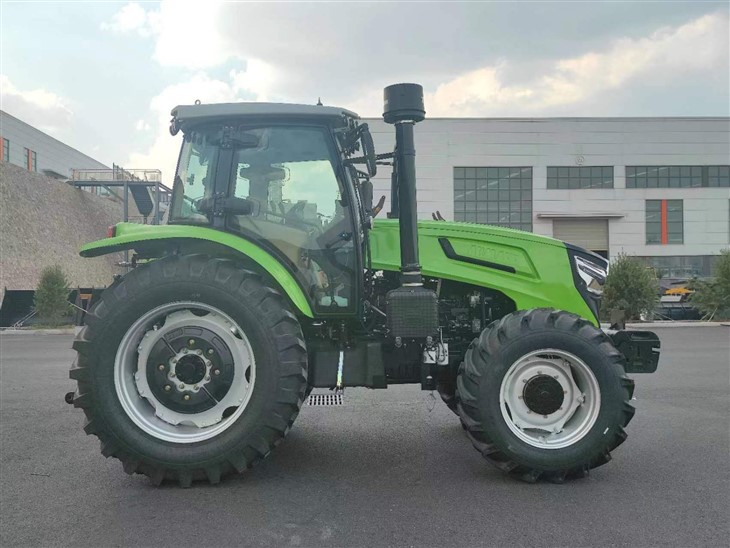 SD1404 4WD Wheel Tractor