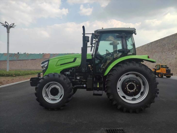 SD1404 4WD Wheel Tractor