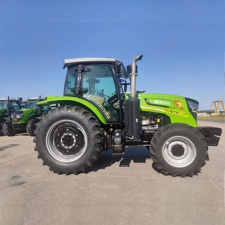 SD2004 farm tractor 4